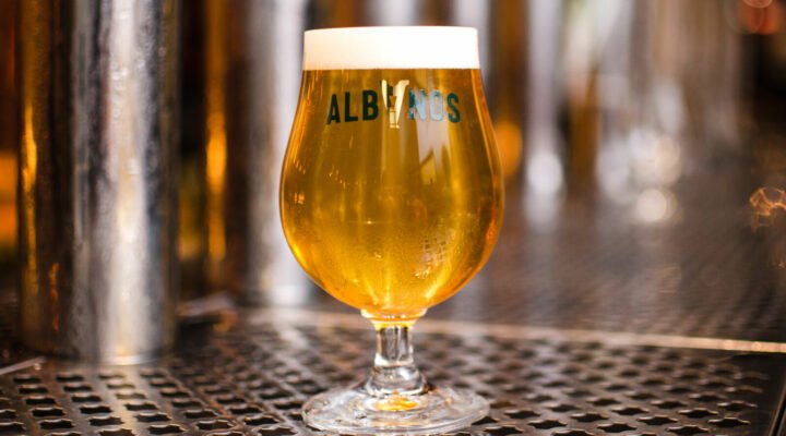o que é cerveja pilsen e puro malte taça da albanos